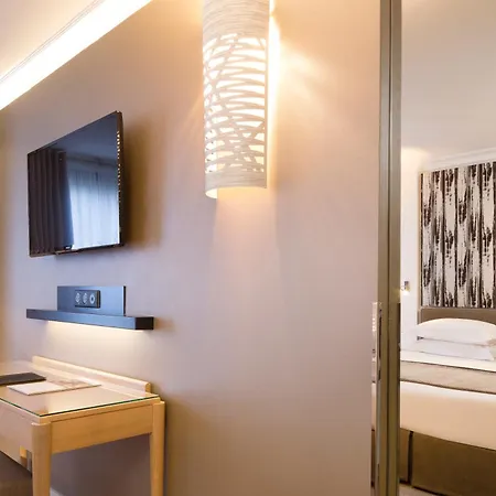 Garden-elysee Hotel 4*