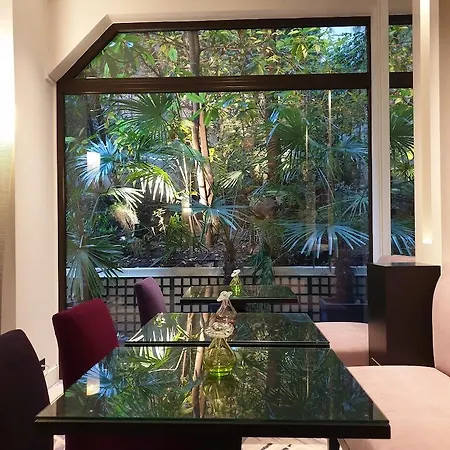 Garden-elysée Hotel