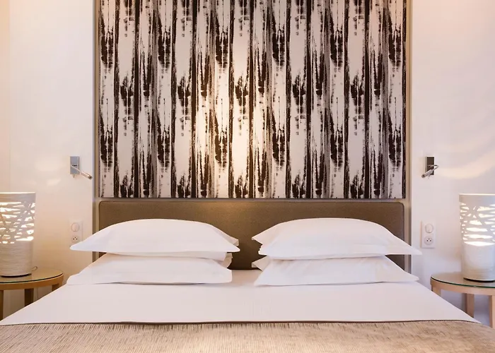 Garden-elysee Hotel 4*