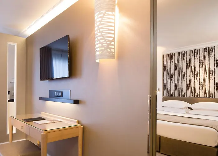 Garden-elysee Hotel 4*